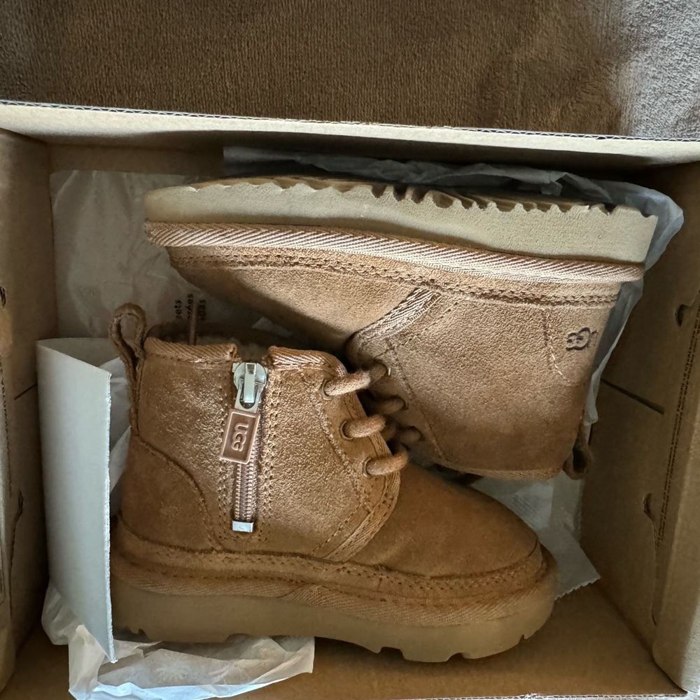 Toddler Uggs size 7c